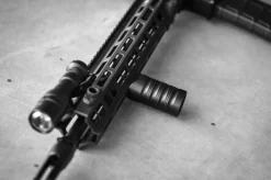 Arisaka Defense Vertical Grip pystykahva, M-Lok, Musta