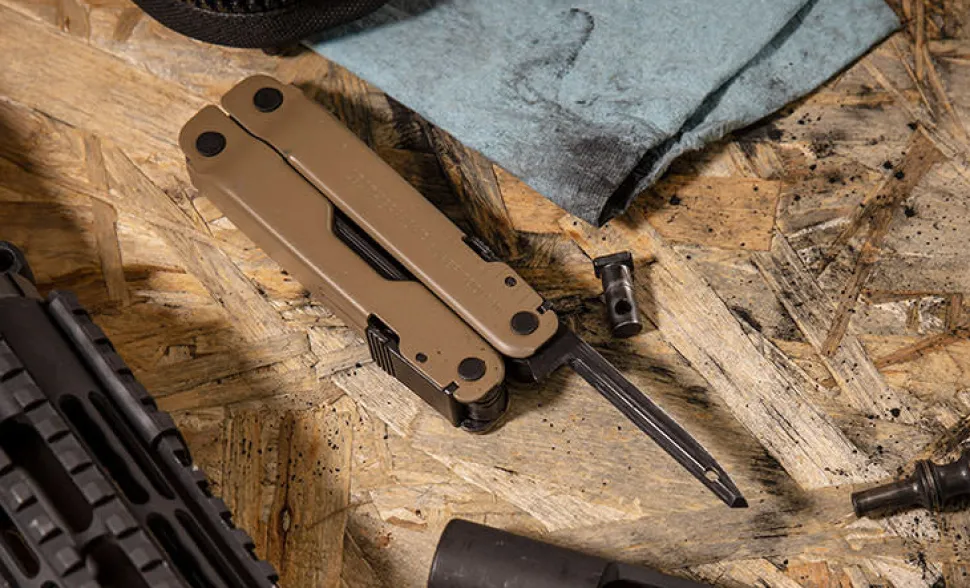 Leatherman Super Tool 300M monitoimityökalu, musta