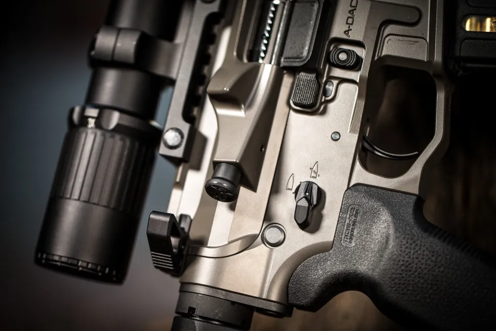 Radian Raptor/Talon AR-15 latauskahva-varmistinsetti, Musta