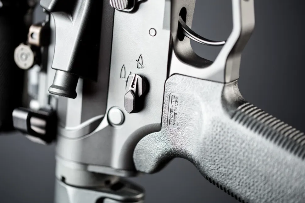 Radian Raptor/Talon AR-15 latauskahva-varmistinsetti, Musta