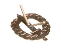 Tsekkoslovakialainen aselajimerkki, metallia, ylijäämä