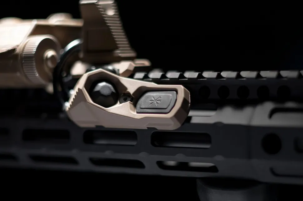 Unity Tactical AXON-etäkytkimen M-LOK-kiinnikesarja
