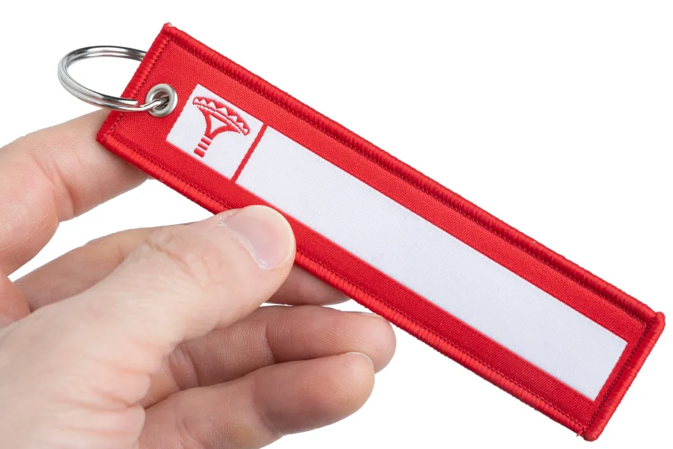 Varusteleka avaimenperä, NIMI + REMOVE BEFORE FIGHT
