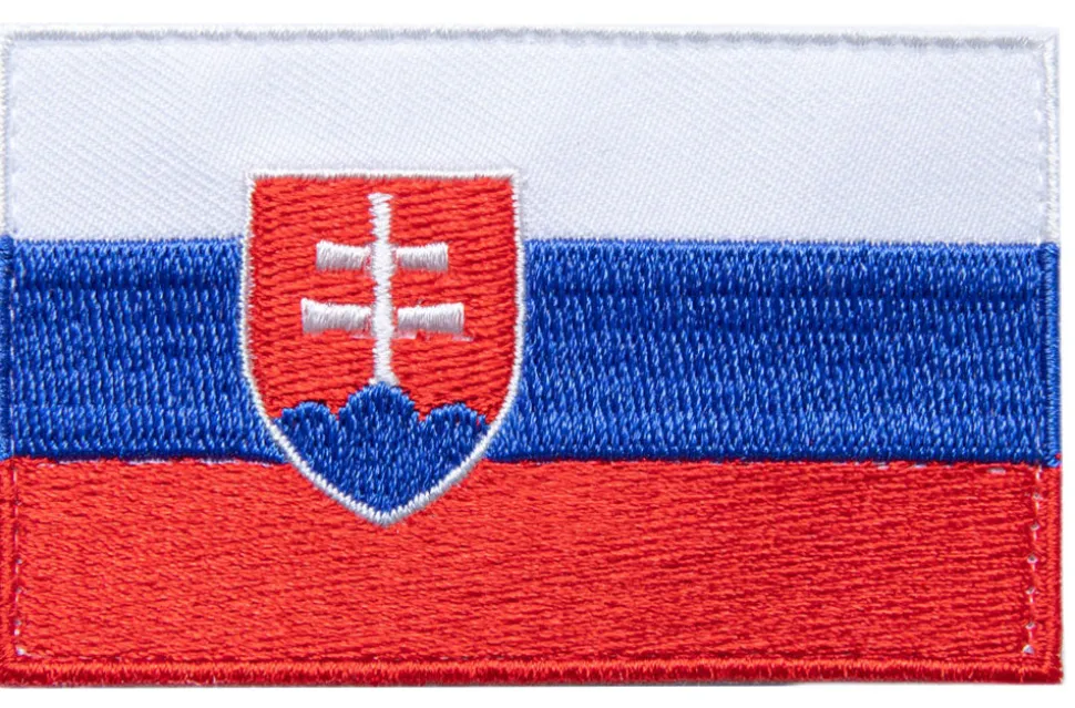 Varusteleka Slovakian hihalippu, 77 x 47 mm